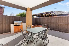 Entire house 4BR, easy Freeway access - Image 5