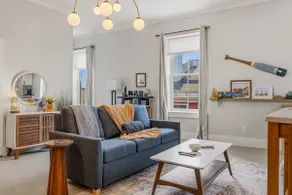 The Ladd Lounge - Kingbed Central Sleeps 4 - Image 2