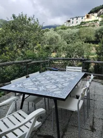 Vacation home with garden - Image 5