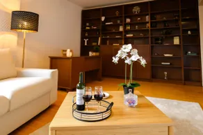 Ultra-central, stylish and peaceful apartment - Image 5