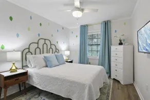 Newly Remodeled! Bright & Spacious home! Sleeps 8 - Image 4