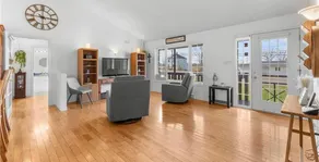 Cue & couch retreat - Image 2