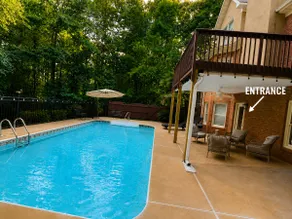 Poolside Retreat 25 mins From the Airport - Image 4