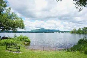 O Bord du Lac Memphremagog - Image 2