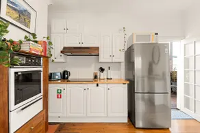 Charming Leichhardt Cottage with BBQ Deck - Image 3