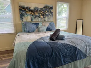 Cozy 3BR Home | King Bed | Near Stadiums & KC - Image 4