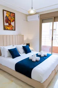 Elegant Apartment with Mountain Views - Image 2