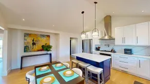 Designer Downtown Edmonds Retreat - Image 4