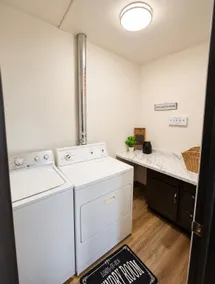 Driftwood Den Apt-Downtown Stoughton- Sleeps 7 - Image 4