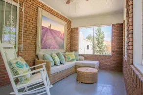 French Tea House in Old Town-Private Hot Tub-Pet Friendly! - Image 5