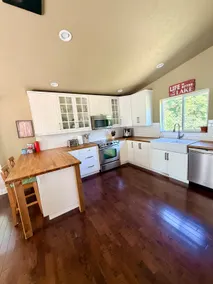 Wildwoods Retreat~ Forest Escape with Lakeviews - Image 3