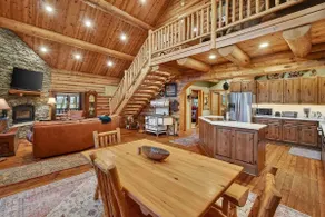 Beautiful Built Pine Log Cabin at Lake Panorama - Image 5