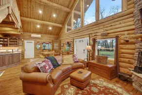 Beautiful Built Pine Log Cabin at Lake Panorama - Image 2
