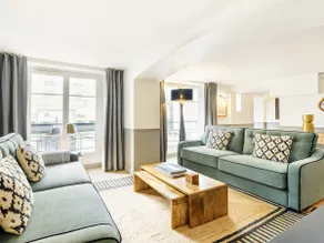 LivinParis - Luxury AC 4 Bedrooms Le Louvre I - Image 1