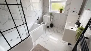 Spacious 4-Bed Nottingham Getaway | Parking - Image 5