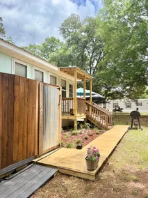 Coastal Cottage with an Outdoor Hot Water Shower - Image 5