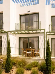 Modern rooftop apartment with sea view & pool - Image 4