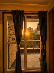 Emera Zavarim Auric 1BHK with Privé Cinema Lounge - Image 4