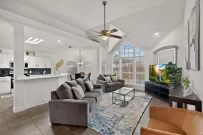 Upgraded Pool Home Minutes to UNT & Denton° - Image 3