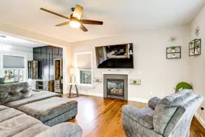 5 Mi to Downtown: Pet-Friendly Lancaster Getaway - Image 2