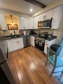 One bedroom, sleeps 4 with 2 queen beds! - Image 4