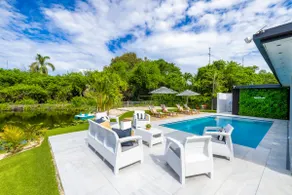Luxe Lagoon Villa | Heated Pool | Sleeps 14 | Pet - Image 5