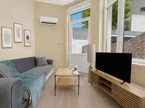 Luminous studio with patio in the city center - Image 4