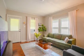 Centrally Located King Bed Midtown Crosstown 1434 - Image 2