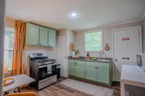 Centrally Located King Bed Midtown Crosstown 1434 - Image 3