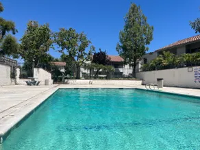 Brand new 1BR with pool Near Six Flags & Valencia - Image 4