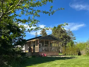 Oceanfront Cozy Cottage with Hot tub & Sandy Beach - Image 2