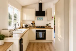 Beautiful Coastal Lodge 2 Bedrooms Sleeps 4 - Image 5