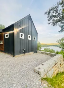Hidden Point House Stunning Lake Views - Image 5