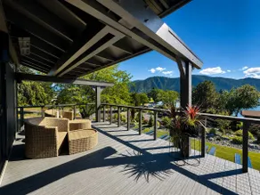 Designer Lakefront Condo C1 Wapato Point Chelan - Image 3
