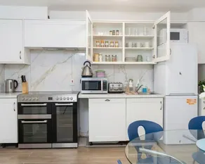 Trinity College Area Apartment - Image 2