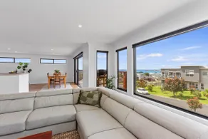 Hillside @ the Bay - ocean and harbour views - Image 5