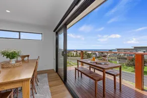 Hillside @ the Bay - ocean and harbour views - Image 2