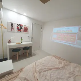 Room 303#Emotional accommodation#Beam projector movie theater - Image 4