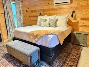 Cozy Lake Cabin Near Arlie Moore Boat Ramp - Image 3
