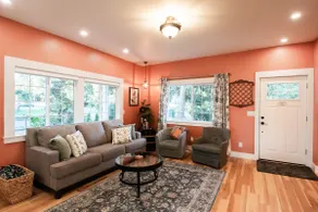Charming 3BR Farmhouse | Near OSU & Albany - Image 5