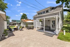 Mid-Century Cottage - Image 5