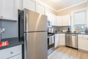 Cozy 2BR • Sleeps 6 • Snacks + Streaming - Image 5