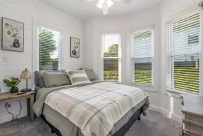 Cozy 2BR • Sleeps 6 • Snacks + Streaming - Image 4