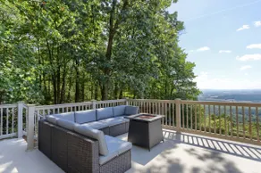 Blue Mountain Overlook | Romantic Couples Retreat - Image 4