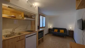 House in the heart of the village - Image 3