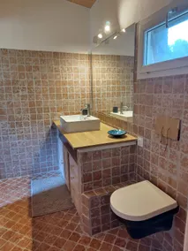 Bedroom + bathroom, independent entrance - Image 4