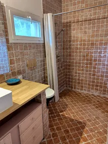 Bedroom + bathroom, independent entrance - Image 3