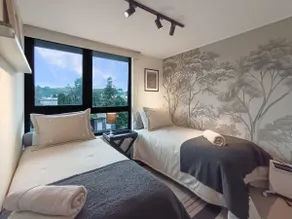 Luxury duplex with heated pool and gym - Image 2