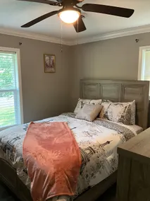 D’Redbud Manor - Image 4