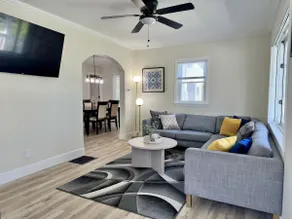 3BR House | Sleeps 6 | Sunroom | Free Parking - Image 5